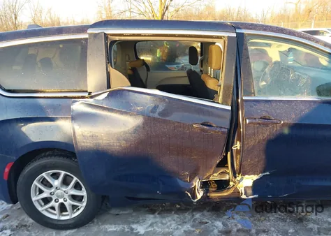 2017 Chrysler Pacifica Touring из США, поврежденный, VIN 2C4RC1DG3HR518245